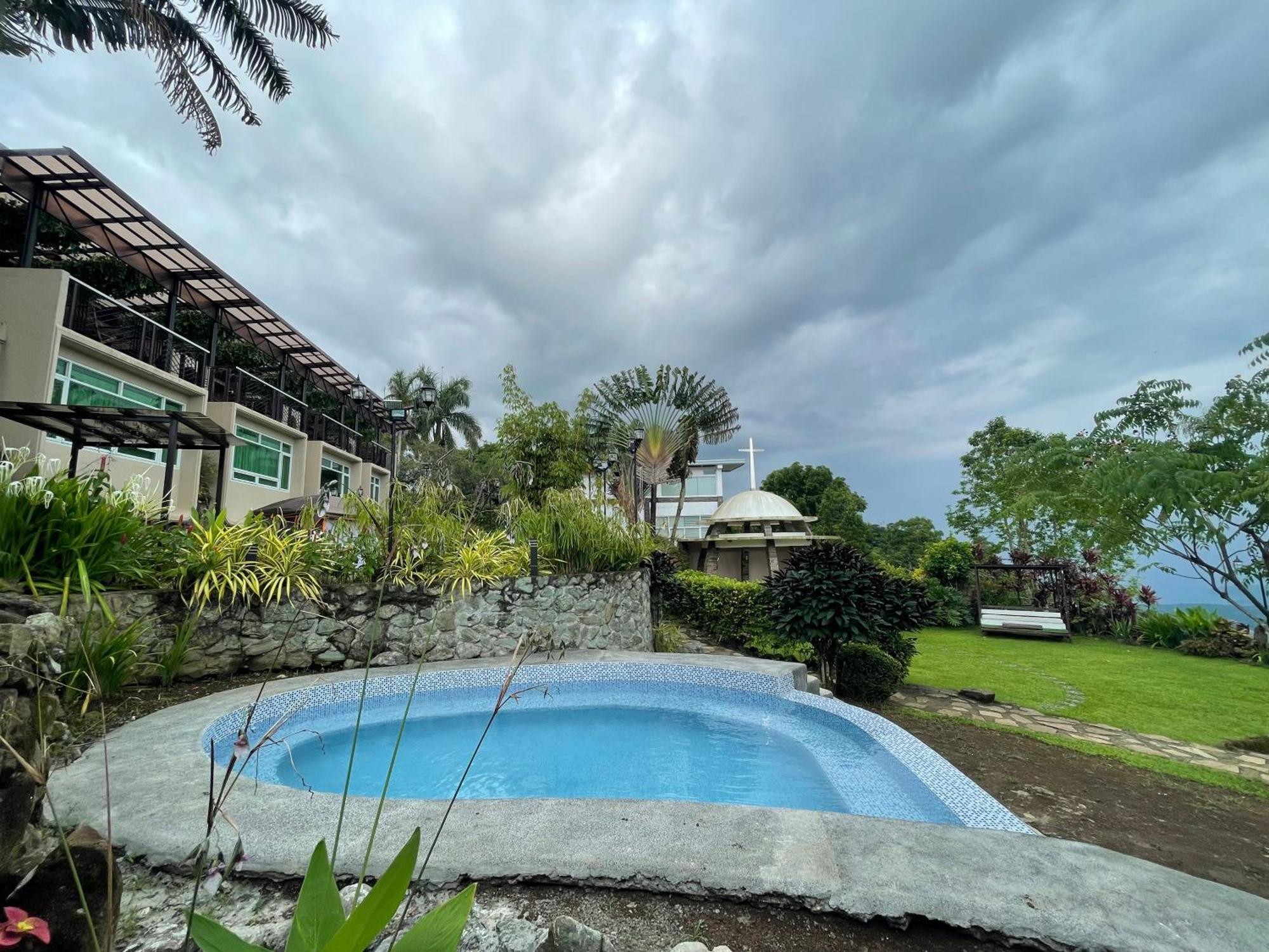 The Lakeview Suites Tagaytay City Exterior foto