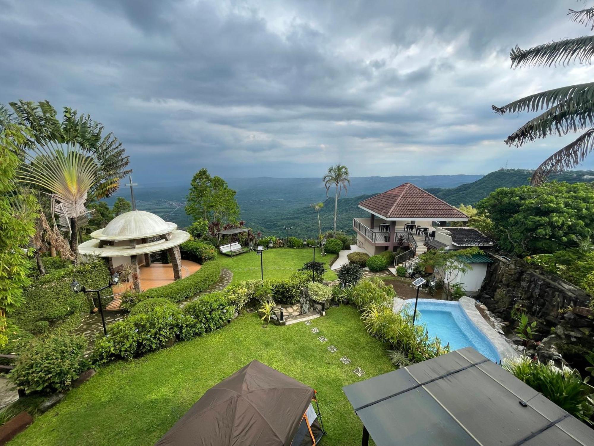 The Lakeview Suites Tagaytay City Exterior foto