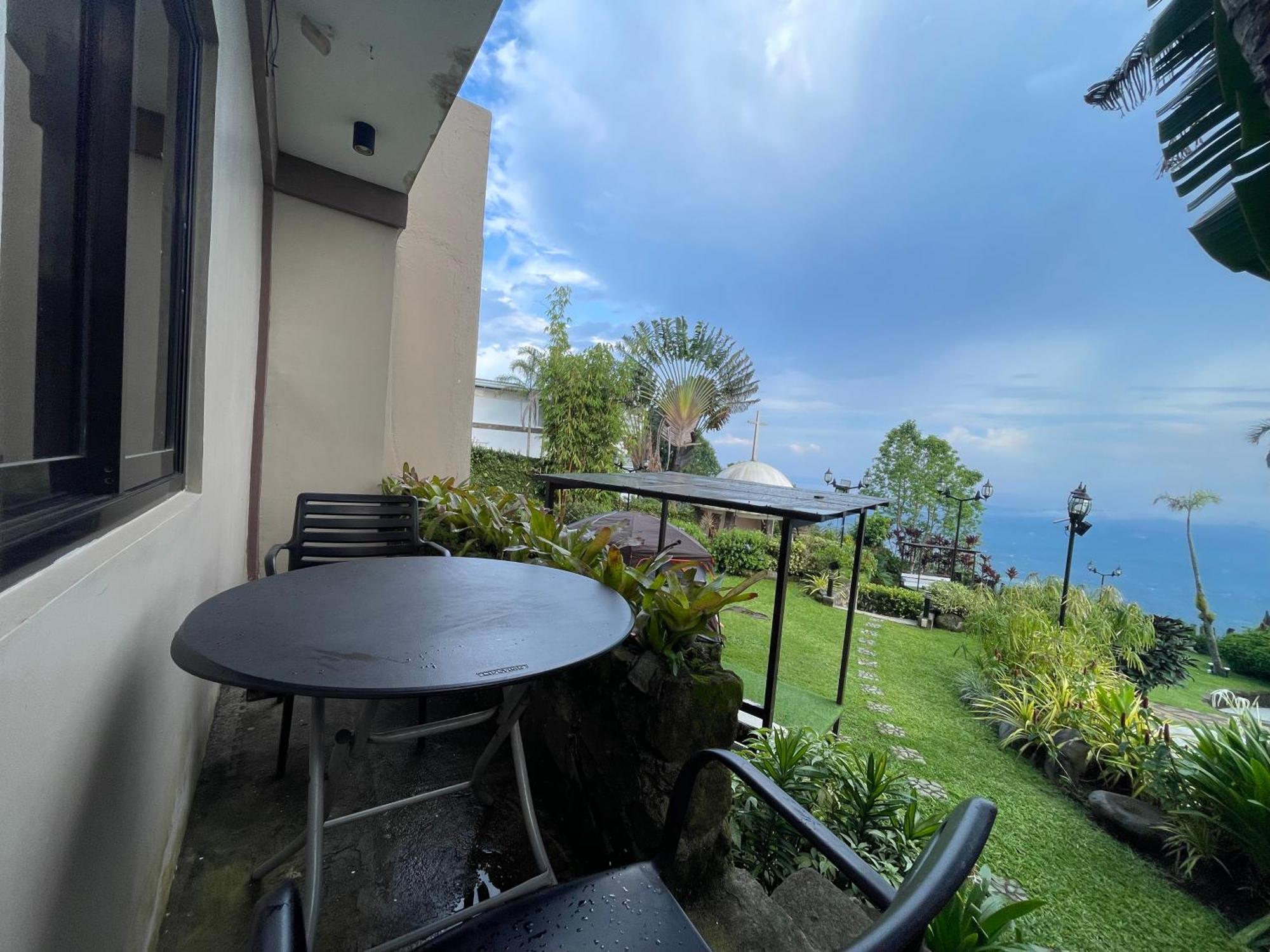 The Lakeview Suites Tagaytay City Exterior foto